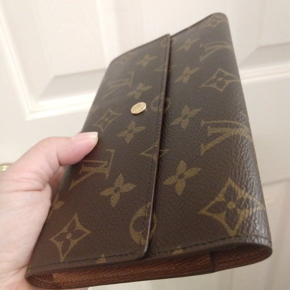 Louis Vuitton Monogram International Wallet - Picture 7 of 14
